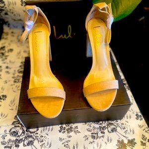 Brand new Lulus heel natural open toe color